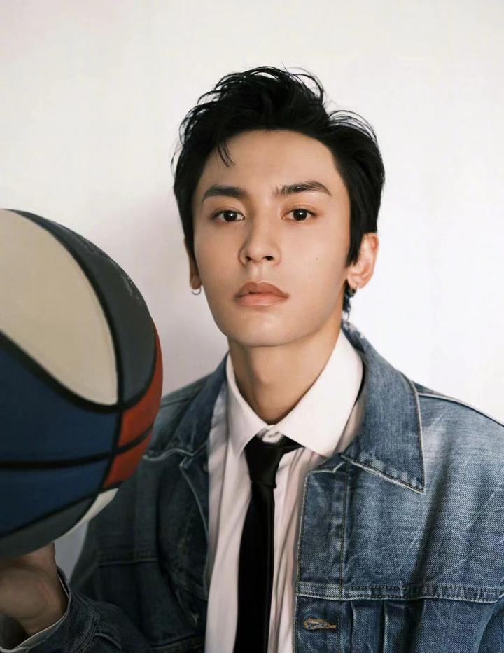 张哲瀚部分粉丝的言论,反而证明了封杀他的必要性 - 知乎