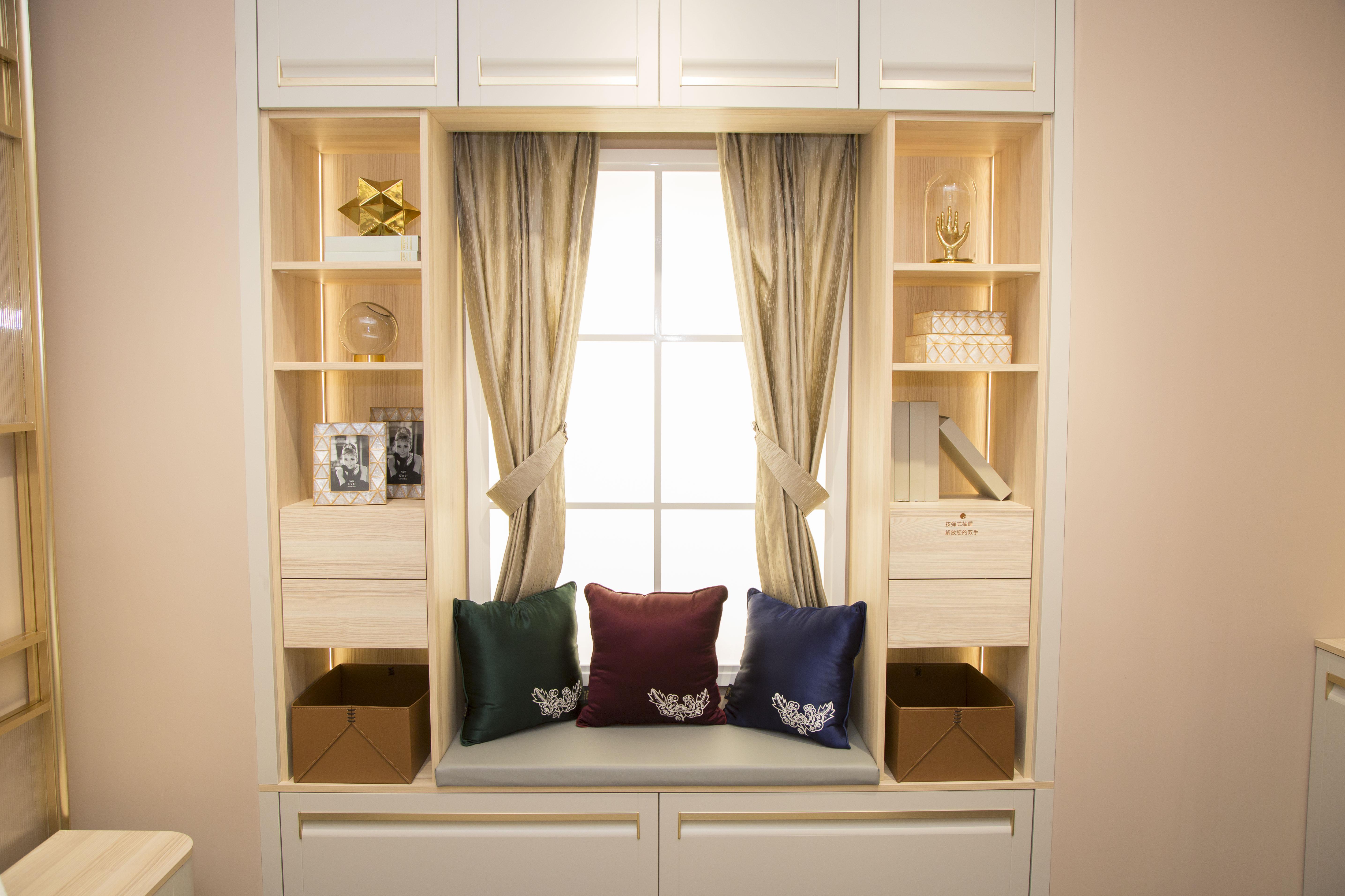 美式风格白净客厅飘窗柜子装修效果图-房天下装修效果图
