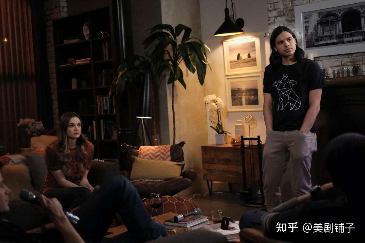闪电侠第七季第12集剧照西斯科离开中城