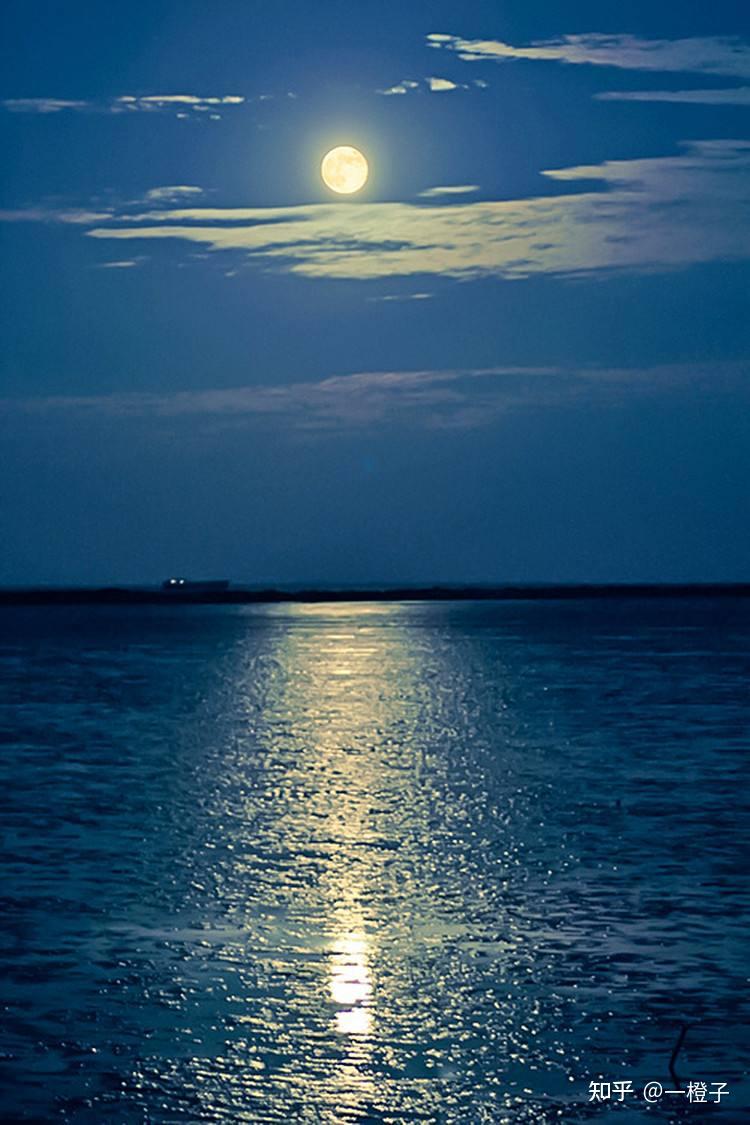 海上升明月有没有相关的夜景照片