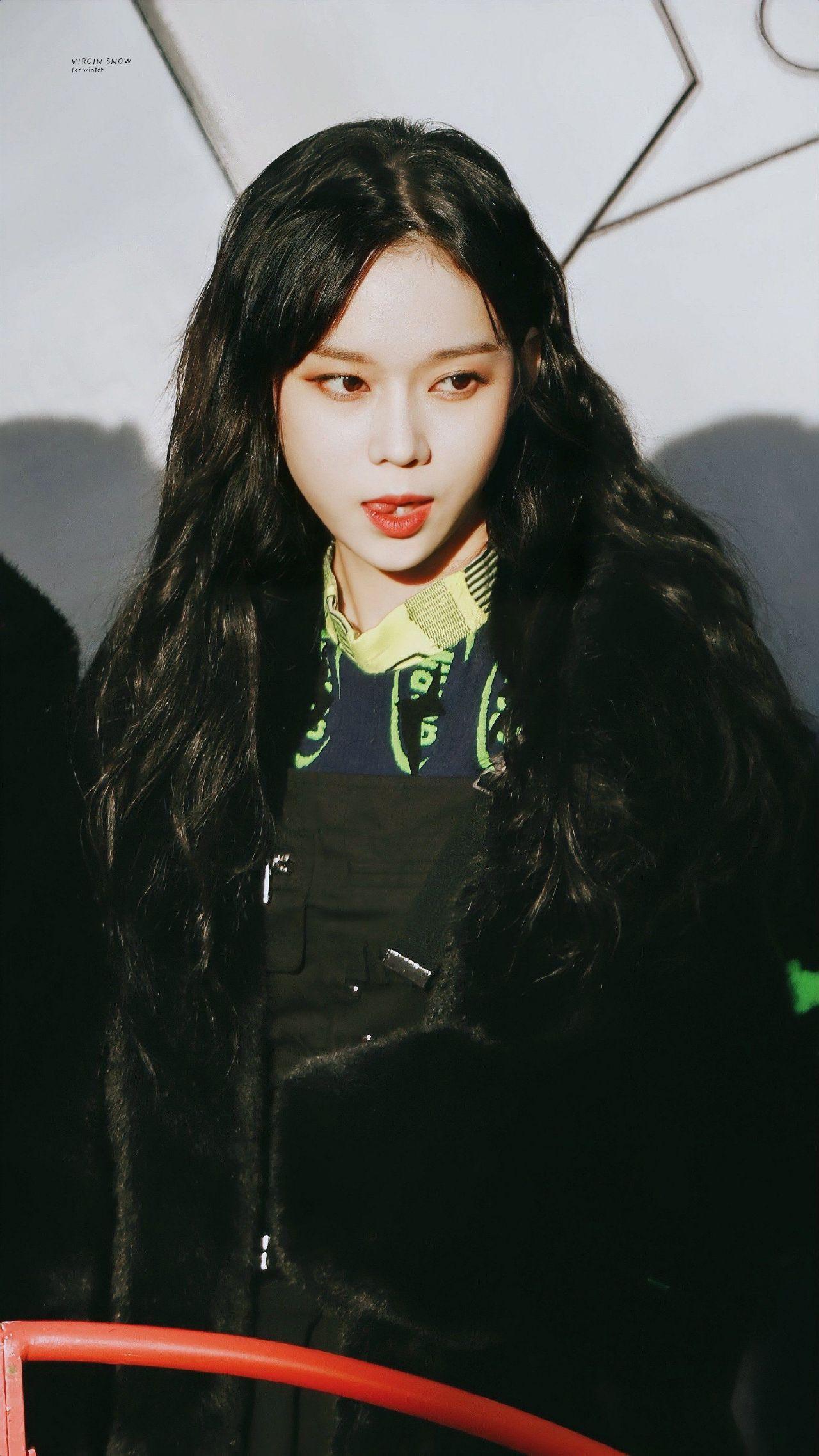 你觉得sm新女团aespa首位成员winter颜值如何