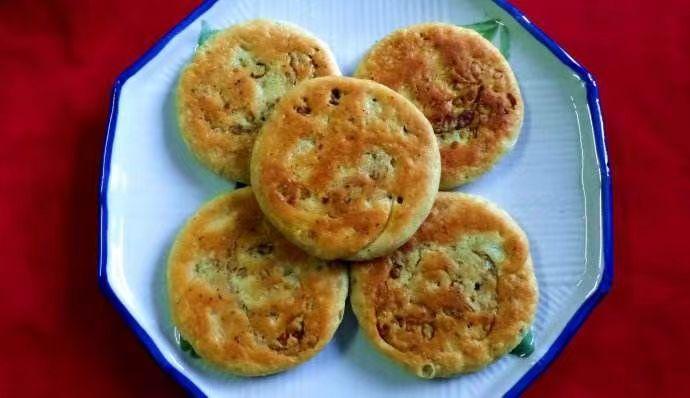 成县街头的小吃酥脆可口的核桃饼