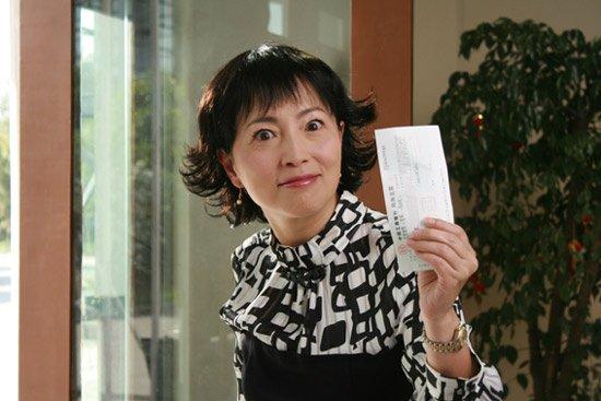 请点击输入图片描述直到09年,她与现在的丈夫黄乃扬在美