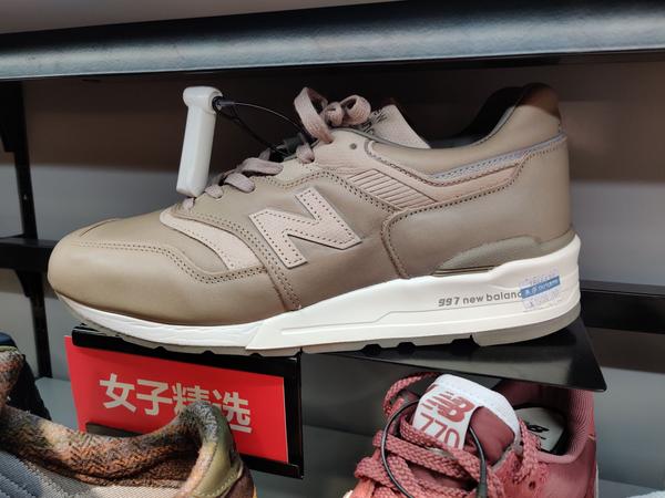 2017年出产的New Balance M997BKR是牛皮还是马皮？ - 知乎