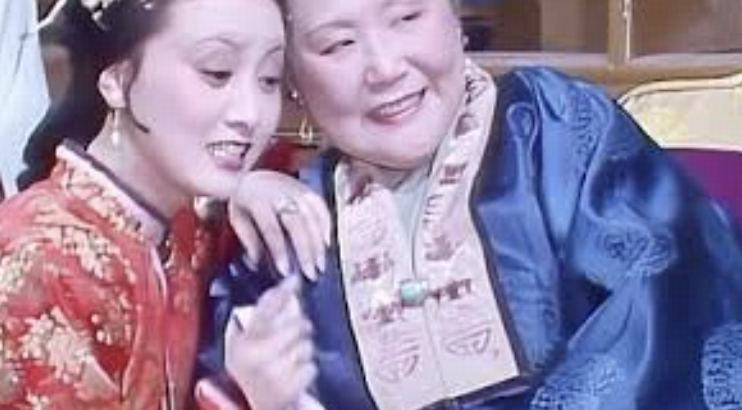 薛宝钗为什么要贬低凤姐惹怒贾母？