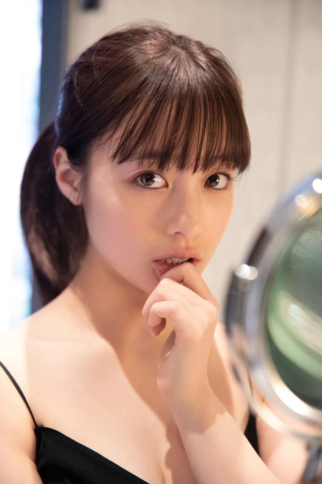 千年一遇的美少女,俨然活成了表情包