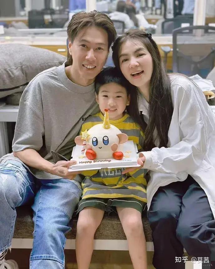 陈嘉桦家中裸体运动儿子很无奈ella老公曝背刺田馥甄内情