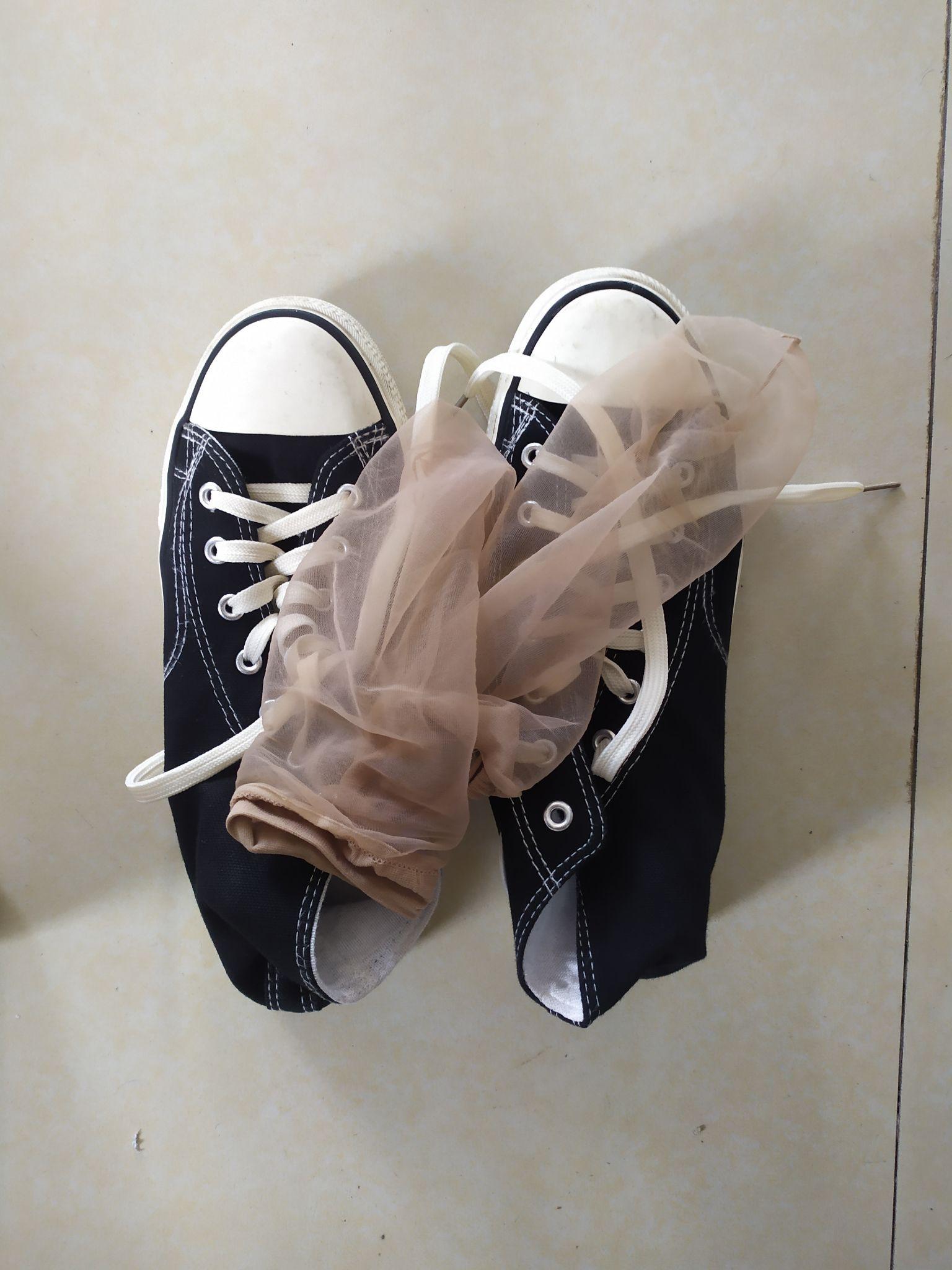 你们女生穿帆布鞋穿袜子吗