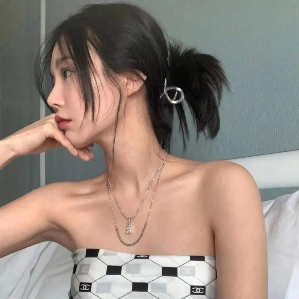 有哪些性冷淡风或清冷风的头像?