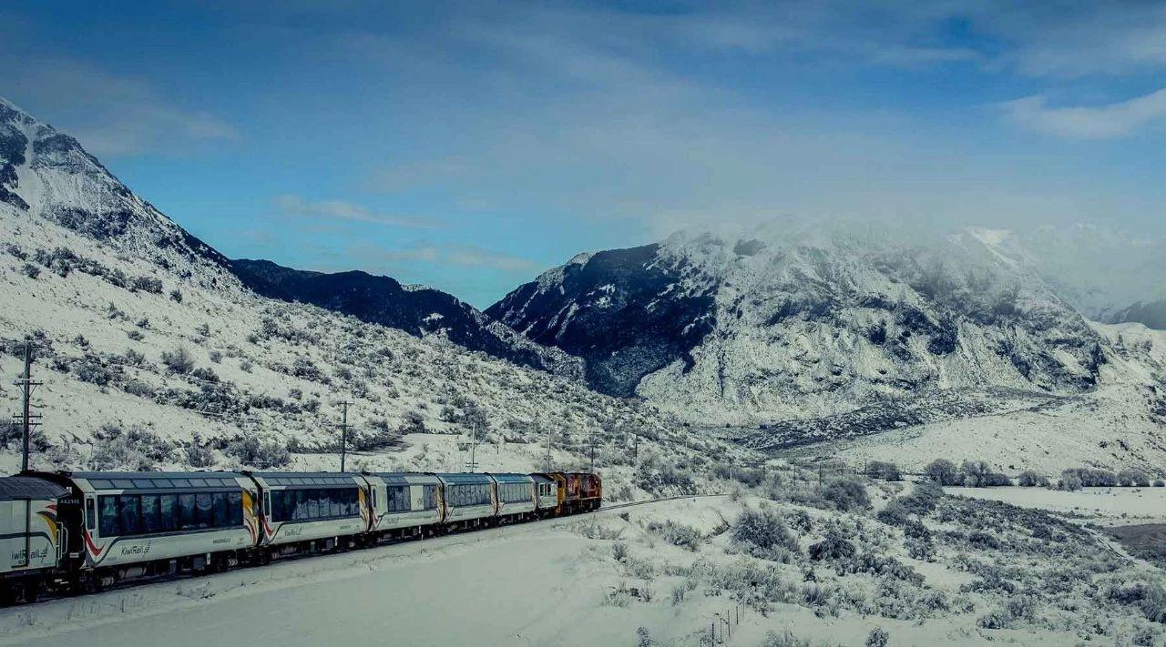 孤独星球系列全世界最棒的火车旅程都在这里