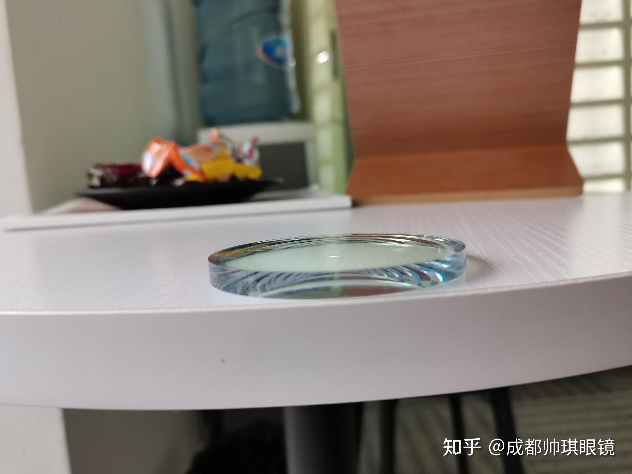 500度近视 1.67折射率 镜片厚度大概多少,有类似下边这样的图片吗?