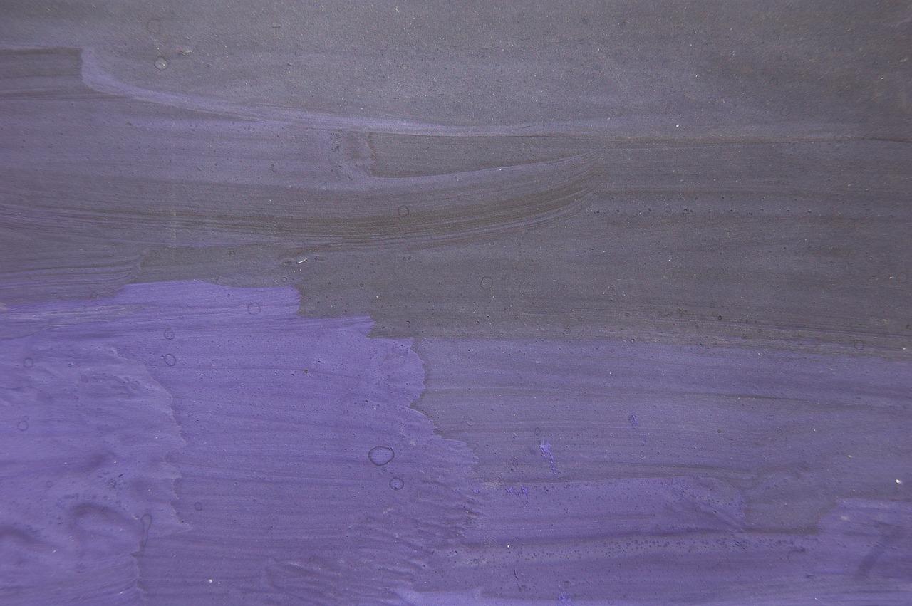 4. 白色或米色纸张