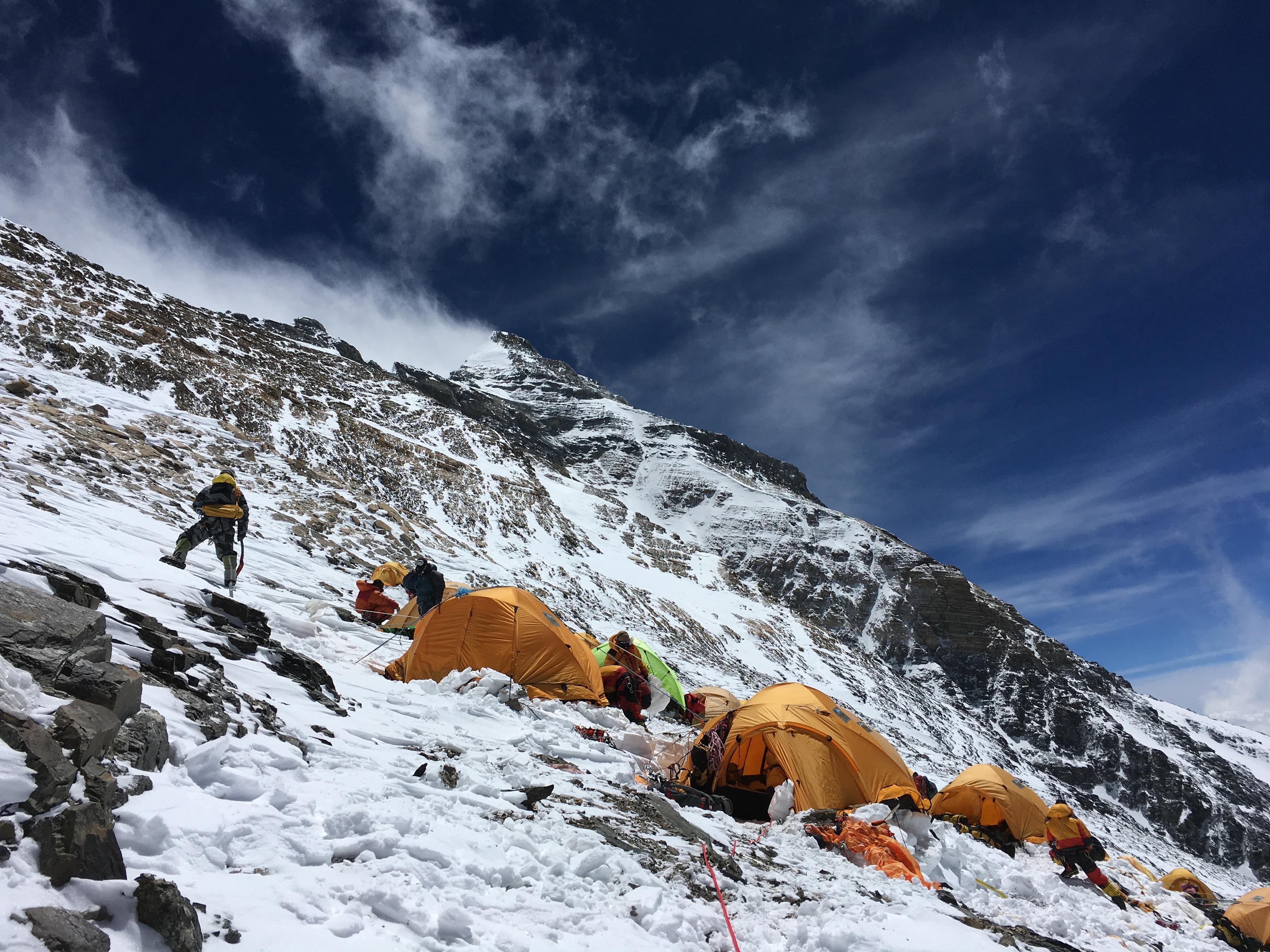 两次登顶珠峰的探险家汝志刚讲述珠峰南北坡的差别_路线