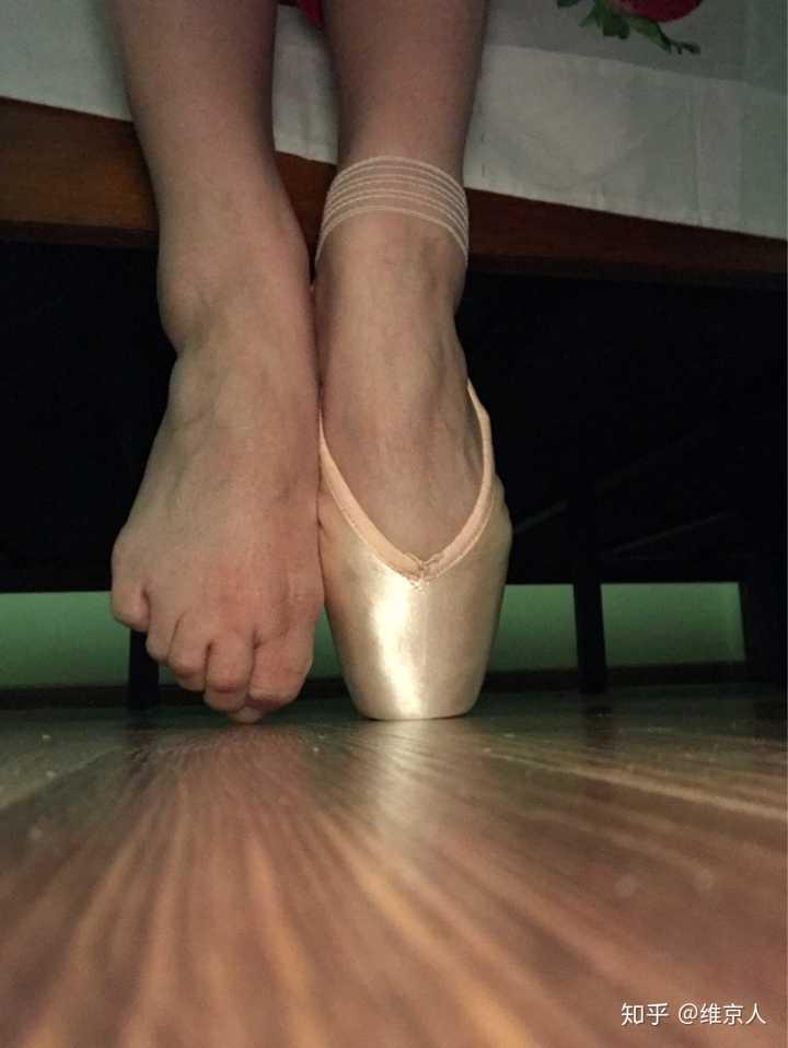 芭蕾舞者的脚变形图片图片