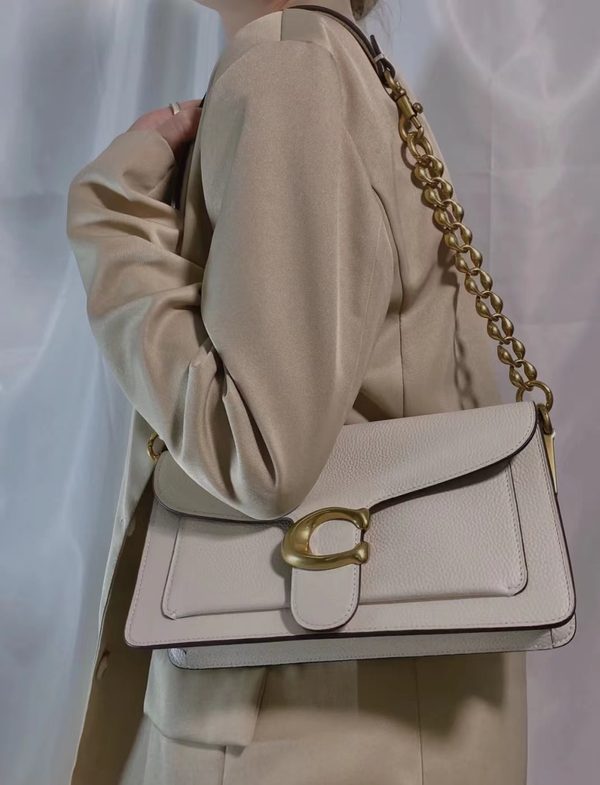 4,coach tabby 酒神包白色