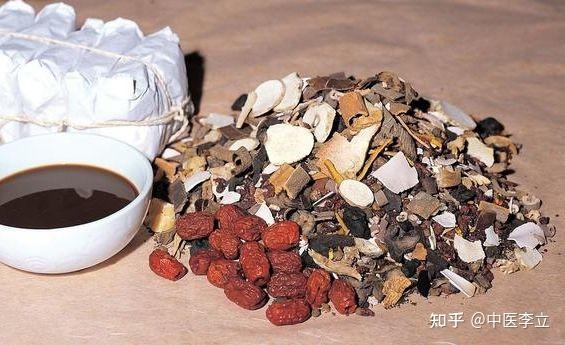 大黃,枳實,神曲,黃芩,黃連,澤瀉,白朮,茯苓,厚朴,檳榔,日一劑,水煎服.