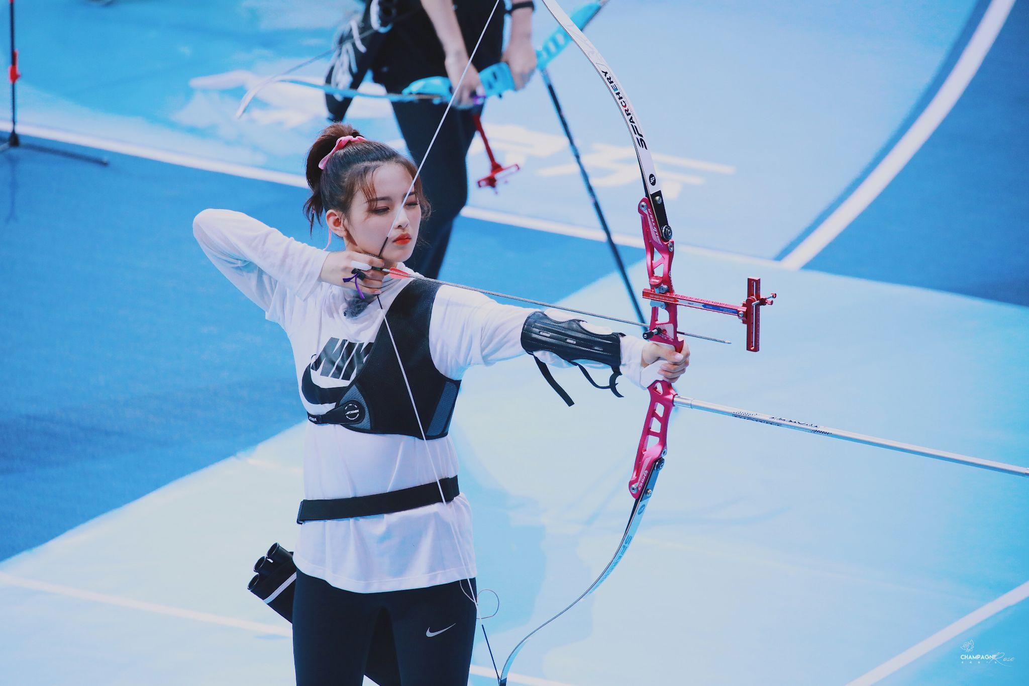 如何评价超新星全运会杨超越射箭闭眼射九环