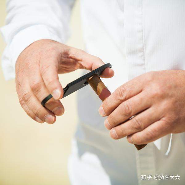 如何抽一支高强度的雪茄