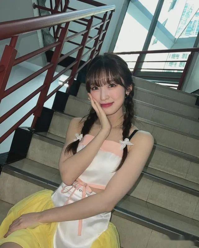 韩国女爱豆arin崔乂园晒清凉私照上演甜欲诱惑