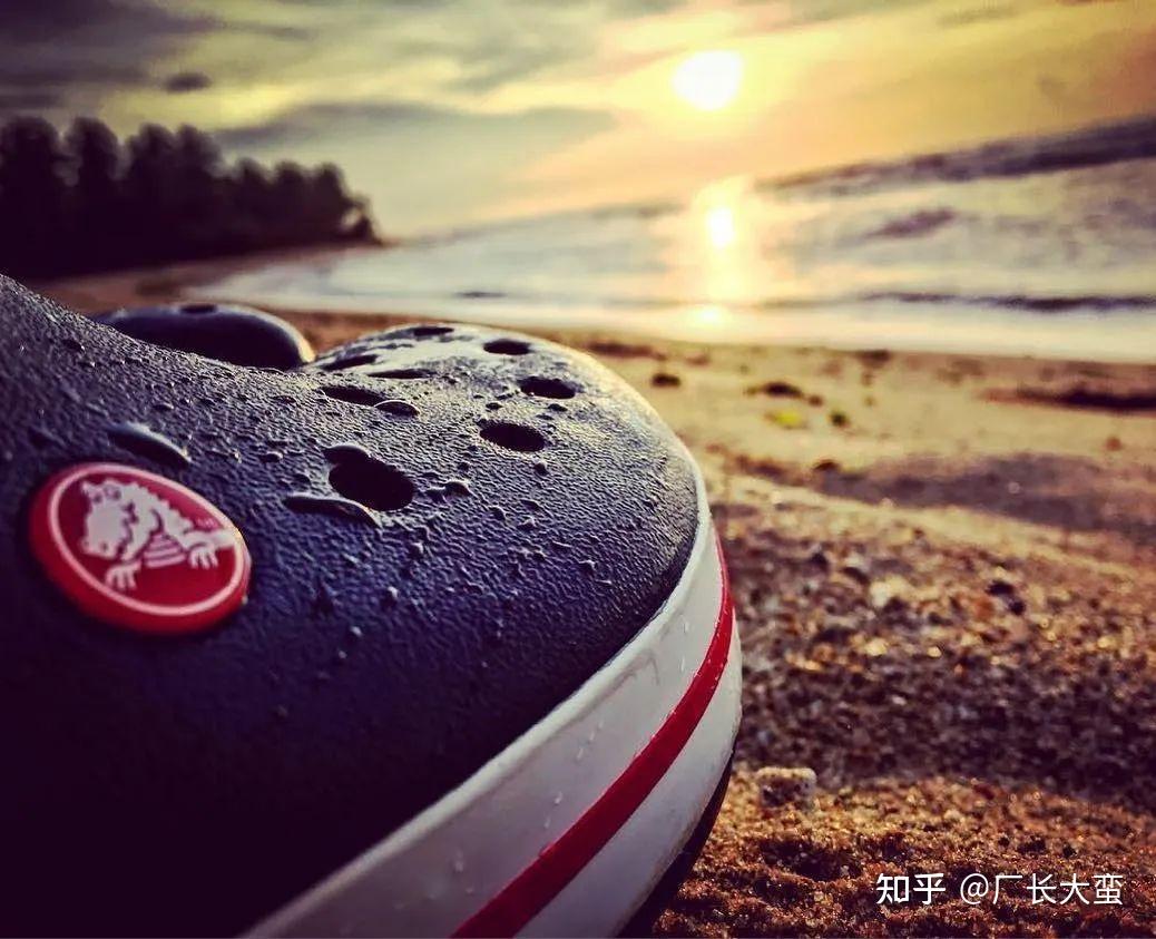 被中国年轻人买爆的Crocs是哪个国家的品牌？洞洞鞋究竟值不值得买？ - 知乎
