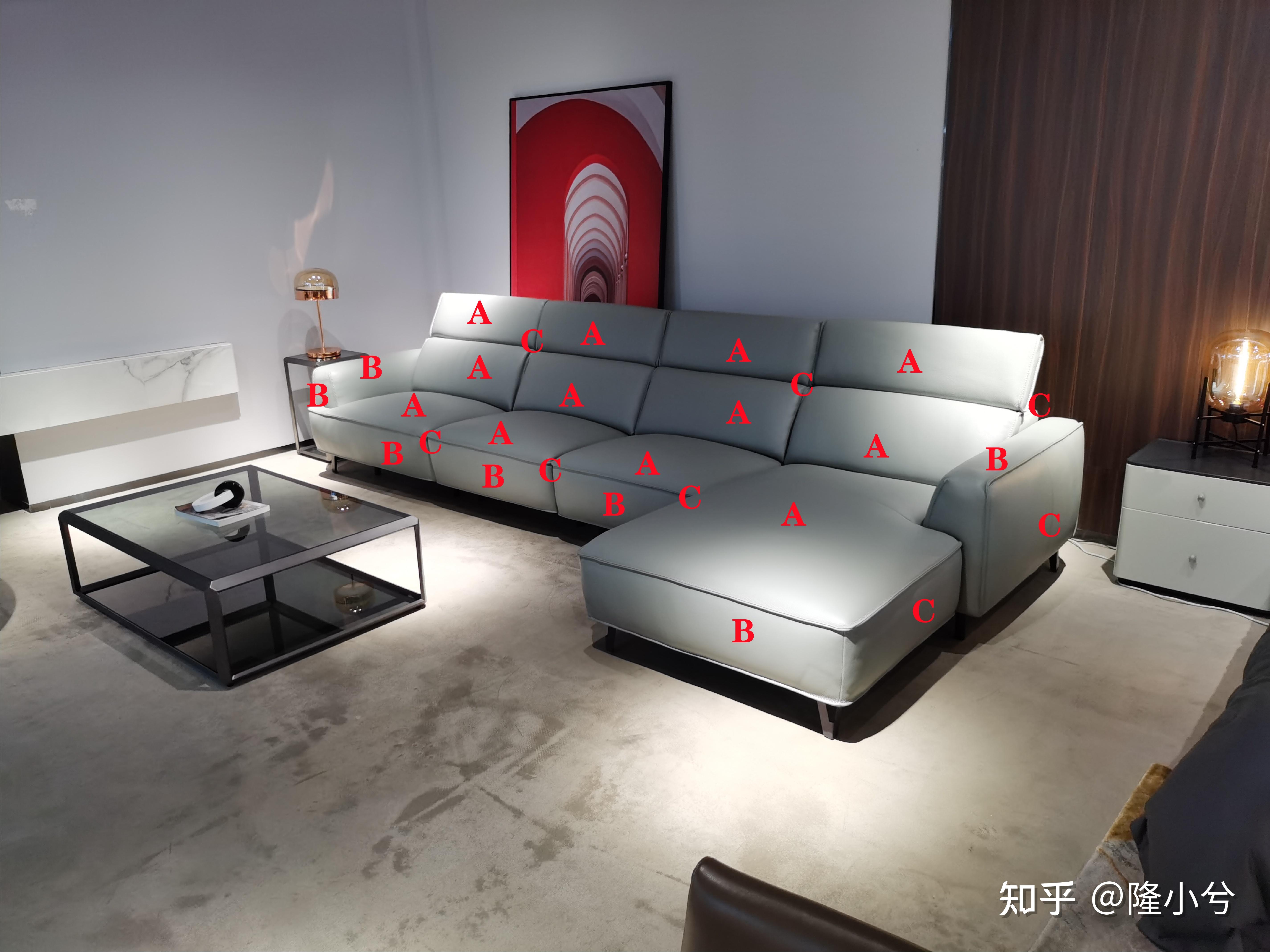 新买的全友半皮沙发,真皮部位有两处问题,提出调换,商家不答应,求支援