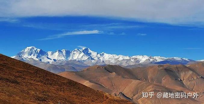 前往珠峰大本营前,先是到达的是海拨5210米的加乌山