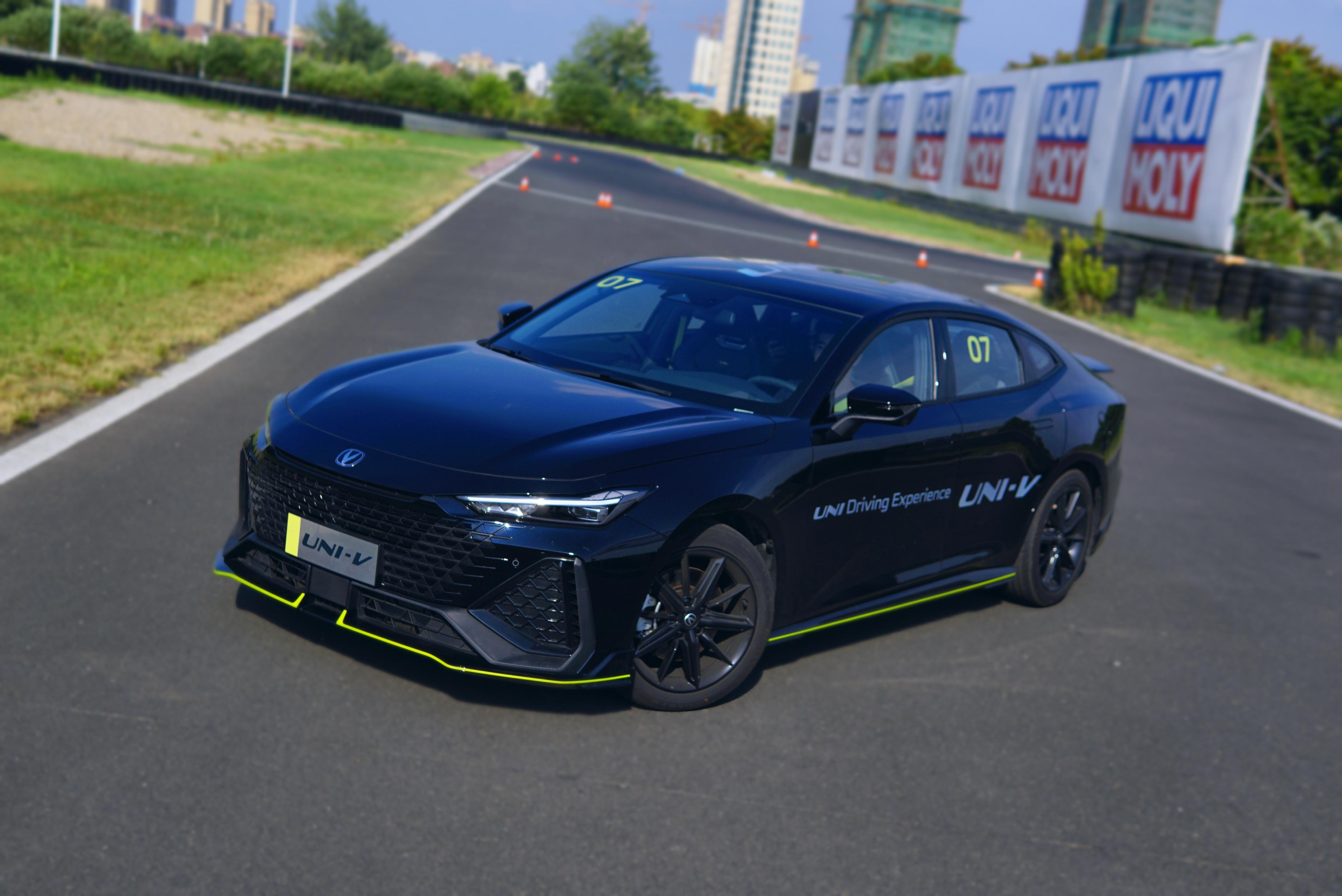 同价位的性能天花板赛道试驾长安univ20t