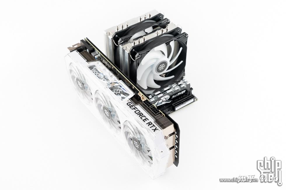 evga 650 g5 金牌全模组电源,顶部印刷有型号.侧面为铭牌贴纸.