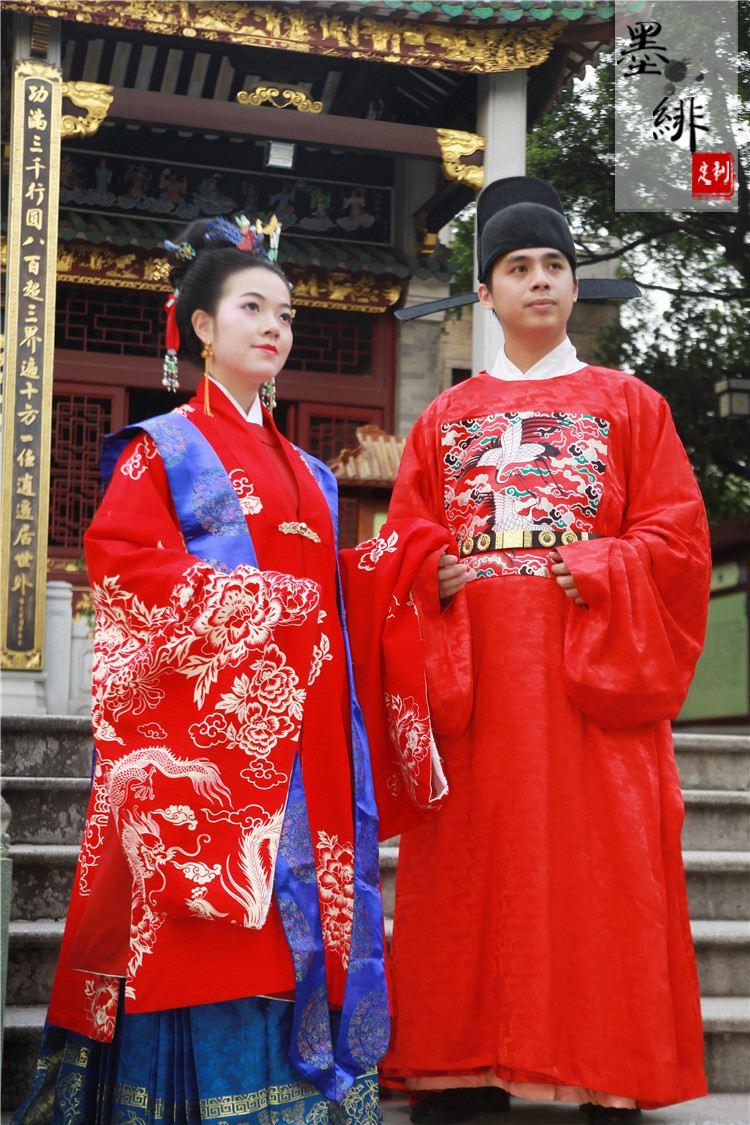 古代婚礼中新娘凤冠霞帔的穿法是什么?有什么