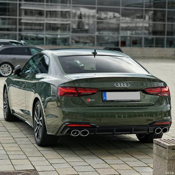 新款奥迪s5coupe实车不仅外观动感而且动力强劲