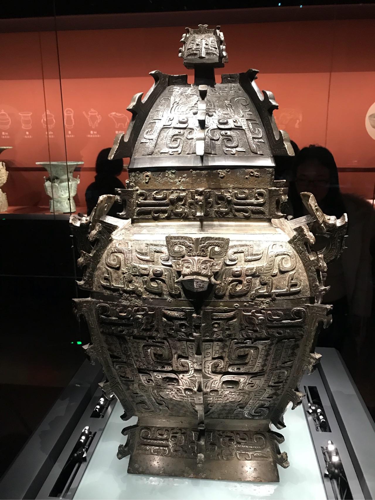 如何评价皿方罍的回归?