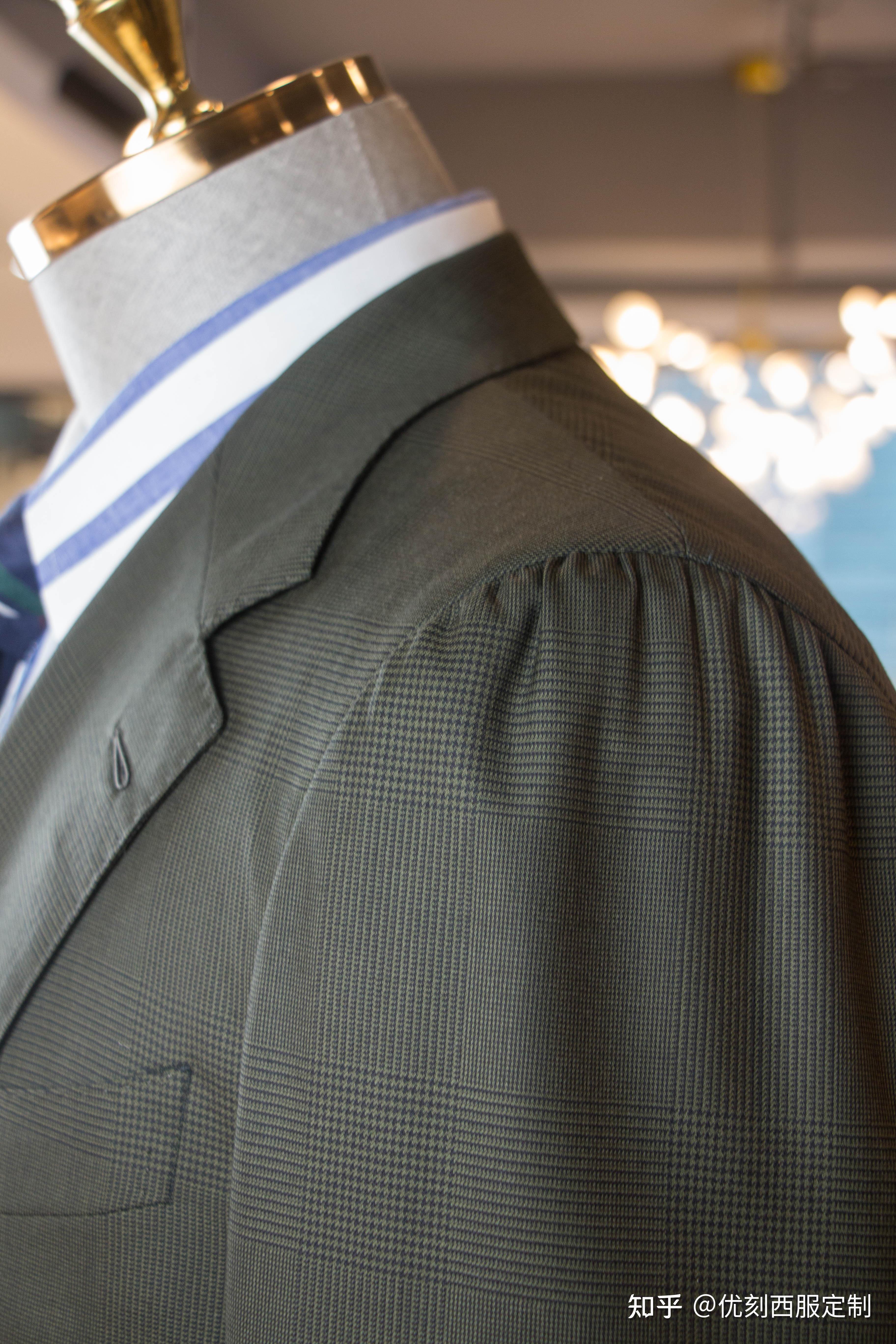 无里无垫肩,轻薄透气面料采用意大利drago 150s春夏面料墨绿威尔士