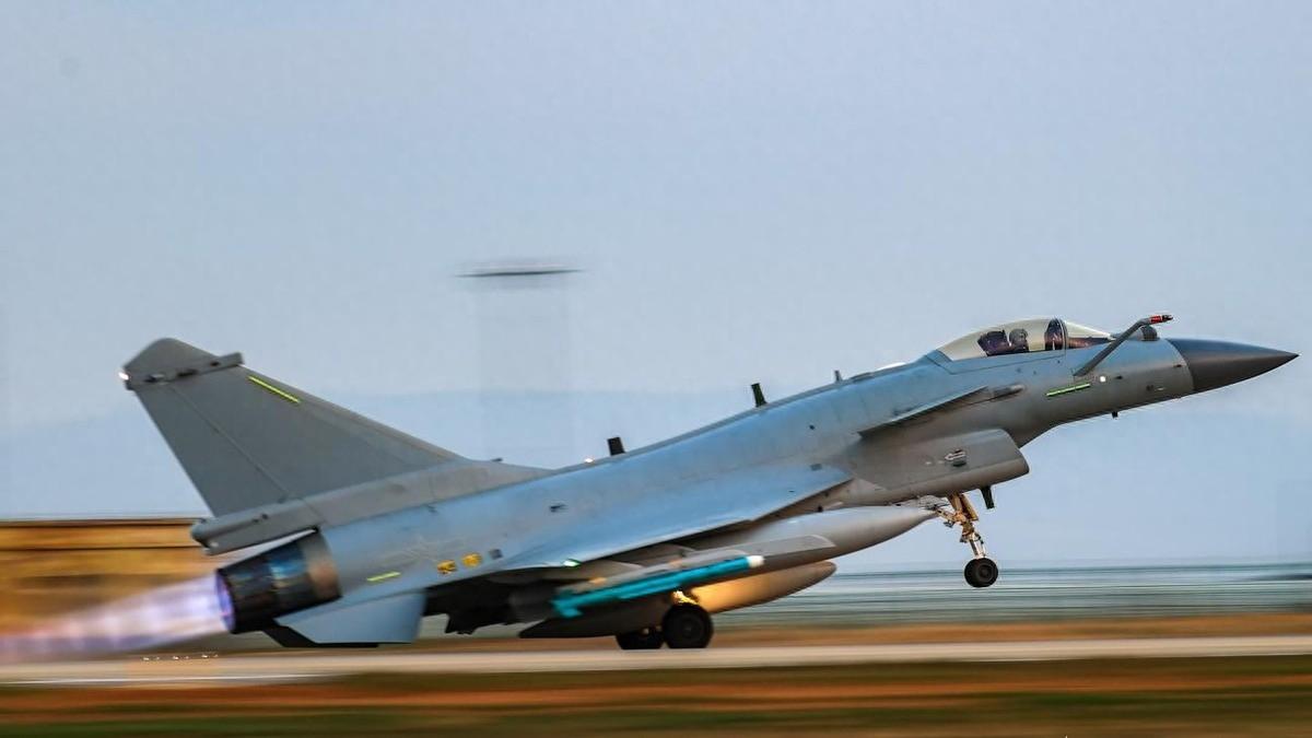 持续拦截美机,中国空军歼-11B、苏-30MKK、歼轰-7A会成为主力? - 知乎