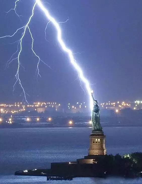 如何看待华盛顿纪念碑挨雷劈? - 知乎