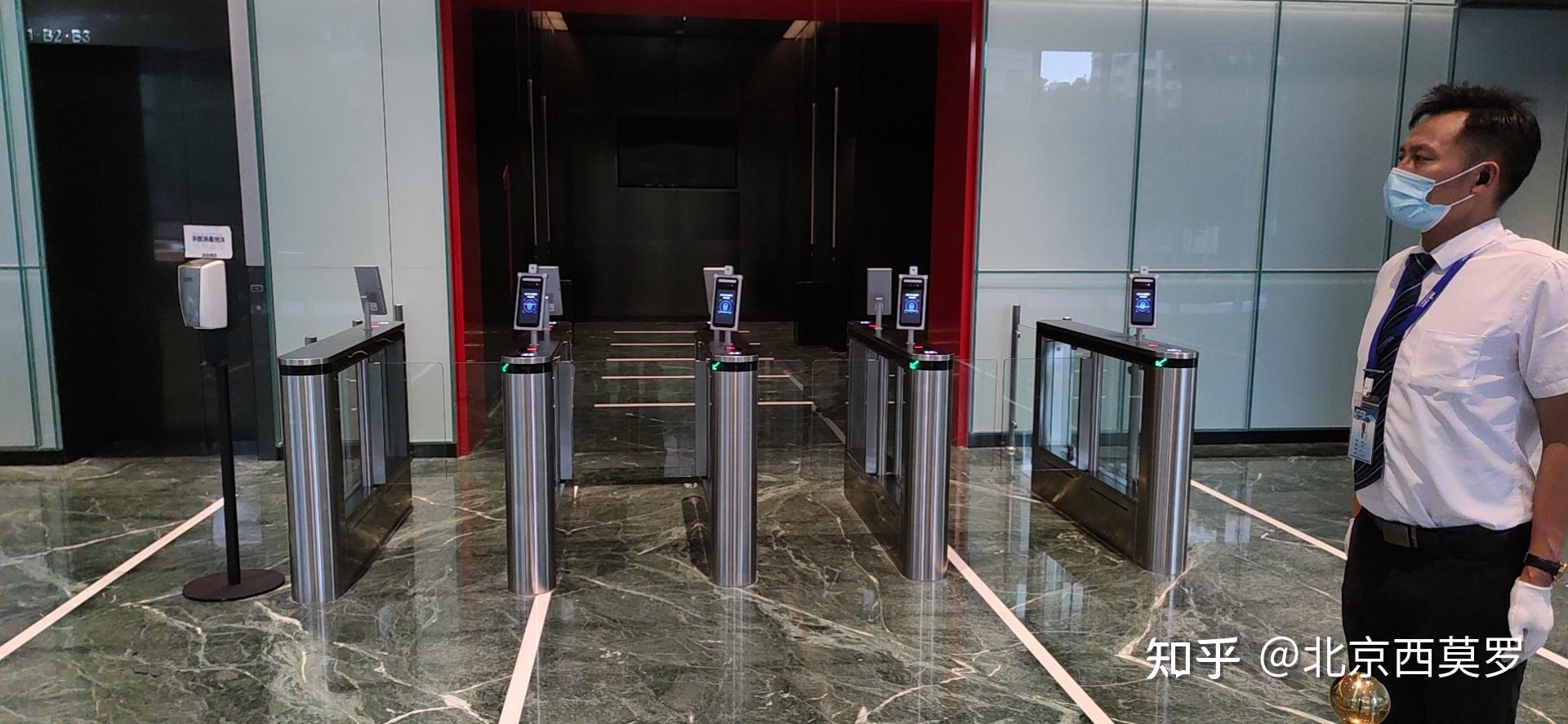 24小时值守门禁闸机为大厦眼观出入口