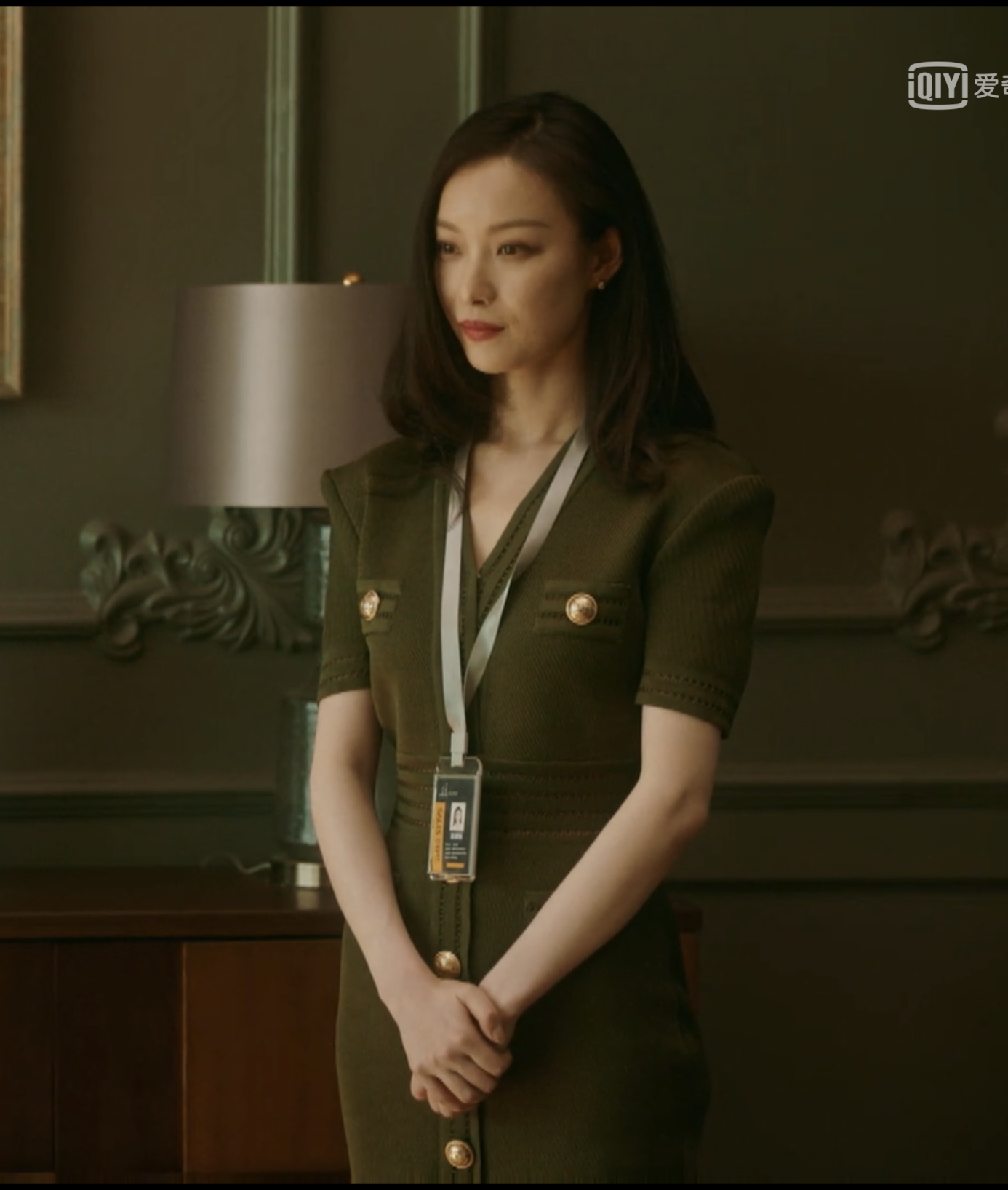 溜肩膀如果穿出气场跟朱锁锁学