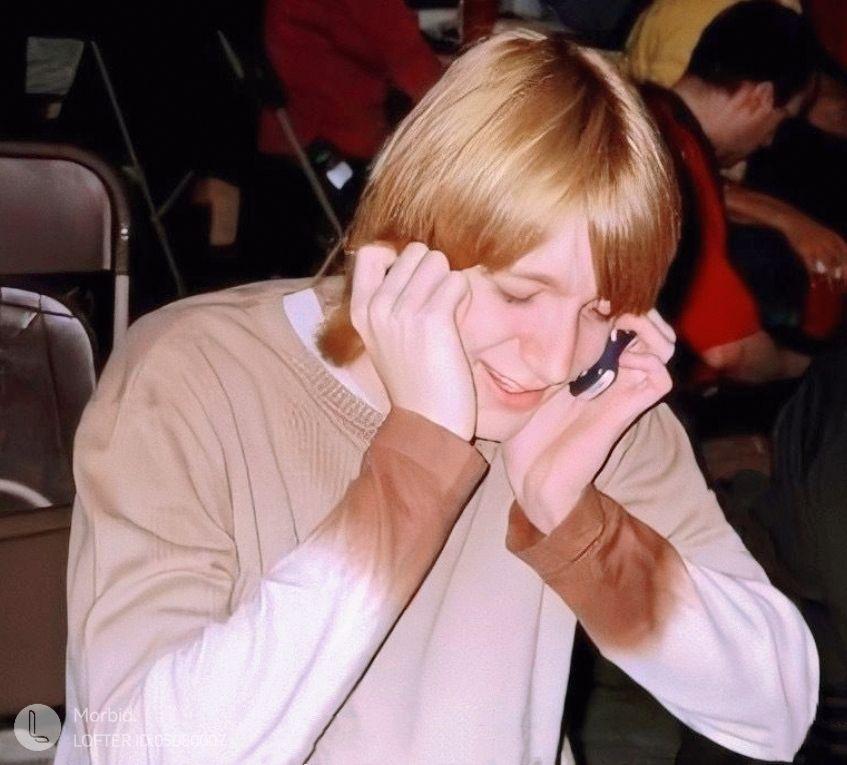 请问有人有韦斯莱双子弗雷德韦斯莱乔治韦斯莱的照片吗特别帅的那种