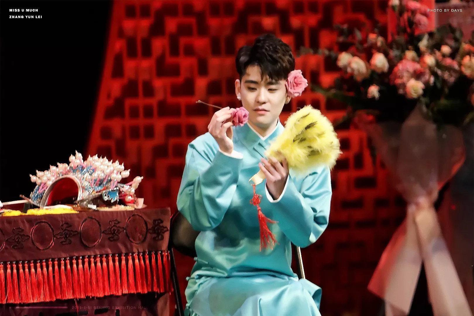 大家说一说张云雷2019年的舞台包括相声戏曲曲艺返场唱歌风格和1718年