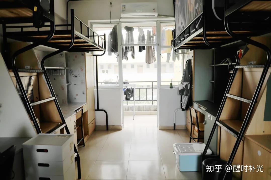 韶关学院宿舍怎么样啊是上床下桌吗有空调吗谢谢