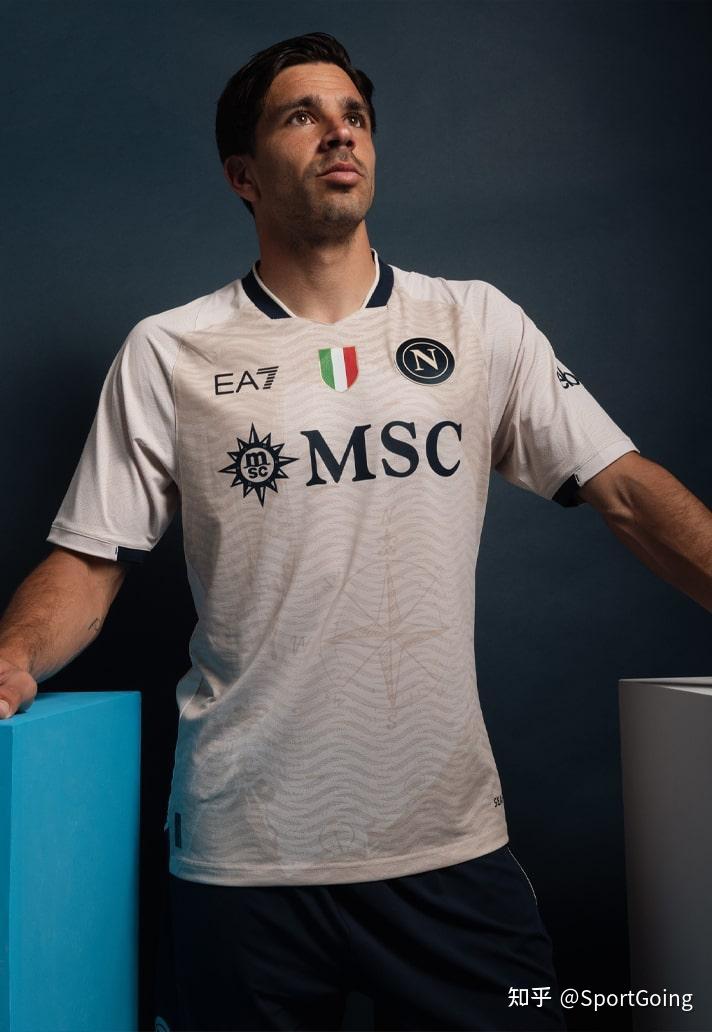 那不勒斯推出限量款无处不在的球衣