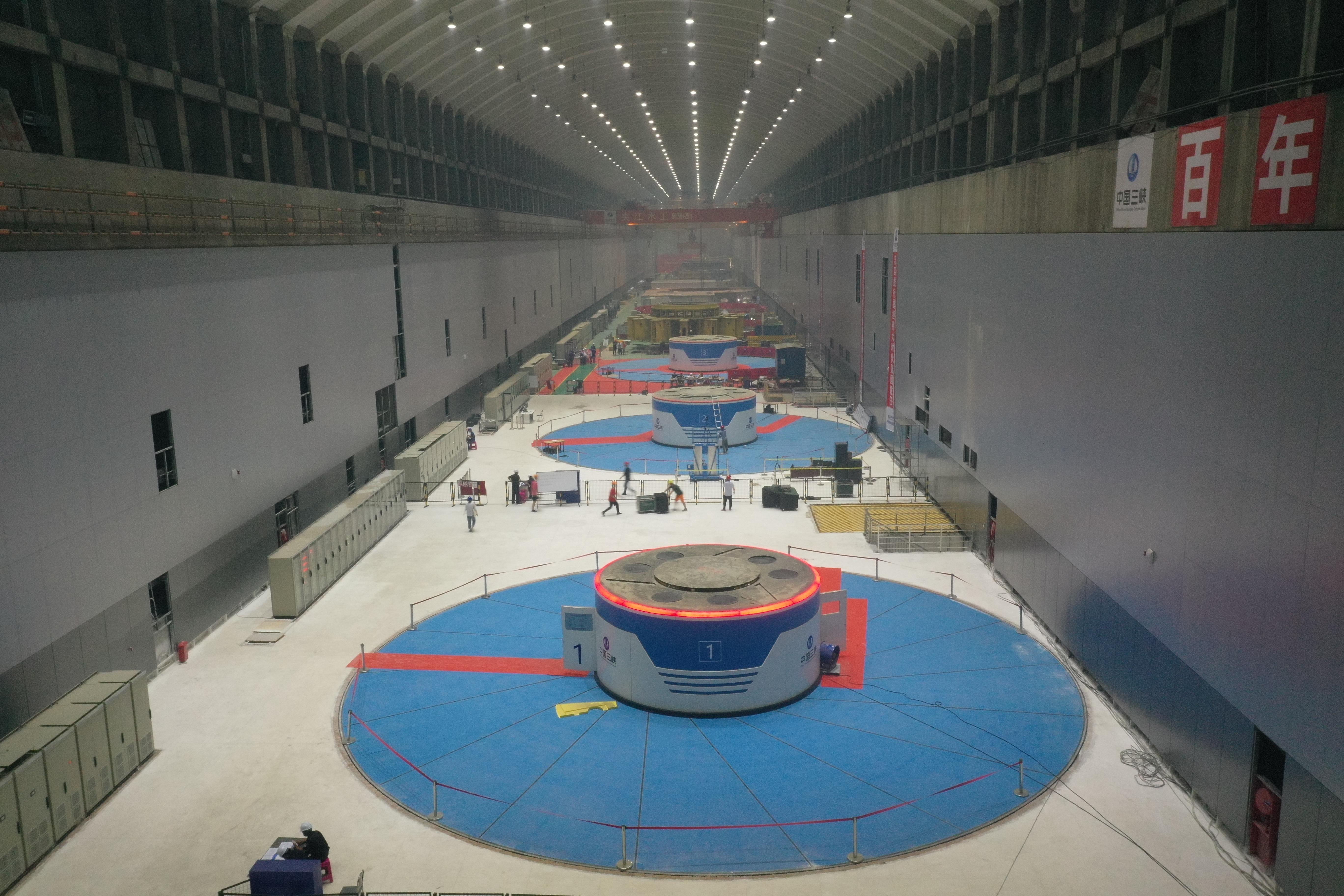 当今世界在建规模最大技术难度最高的金沙江白鹤滩水电站正式投产发电