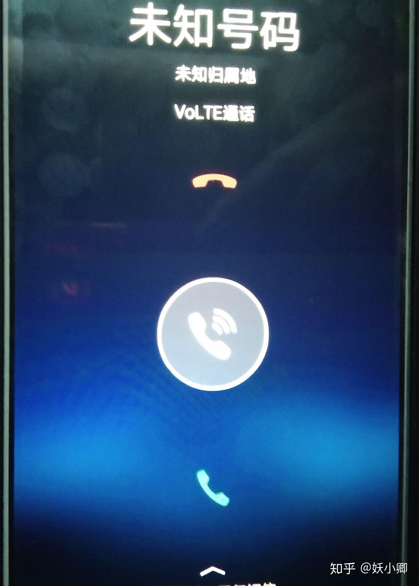 我用我的手机给我妈妈的打电话,也显示未知号码,并且点不动,看不到