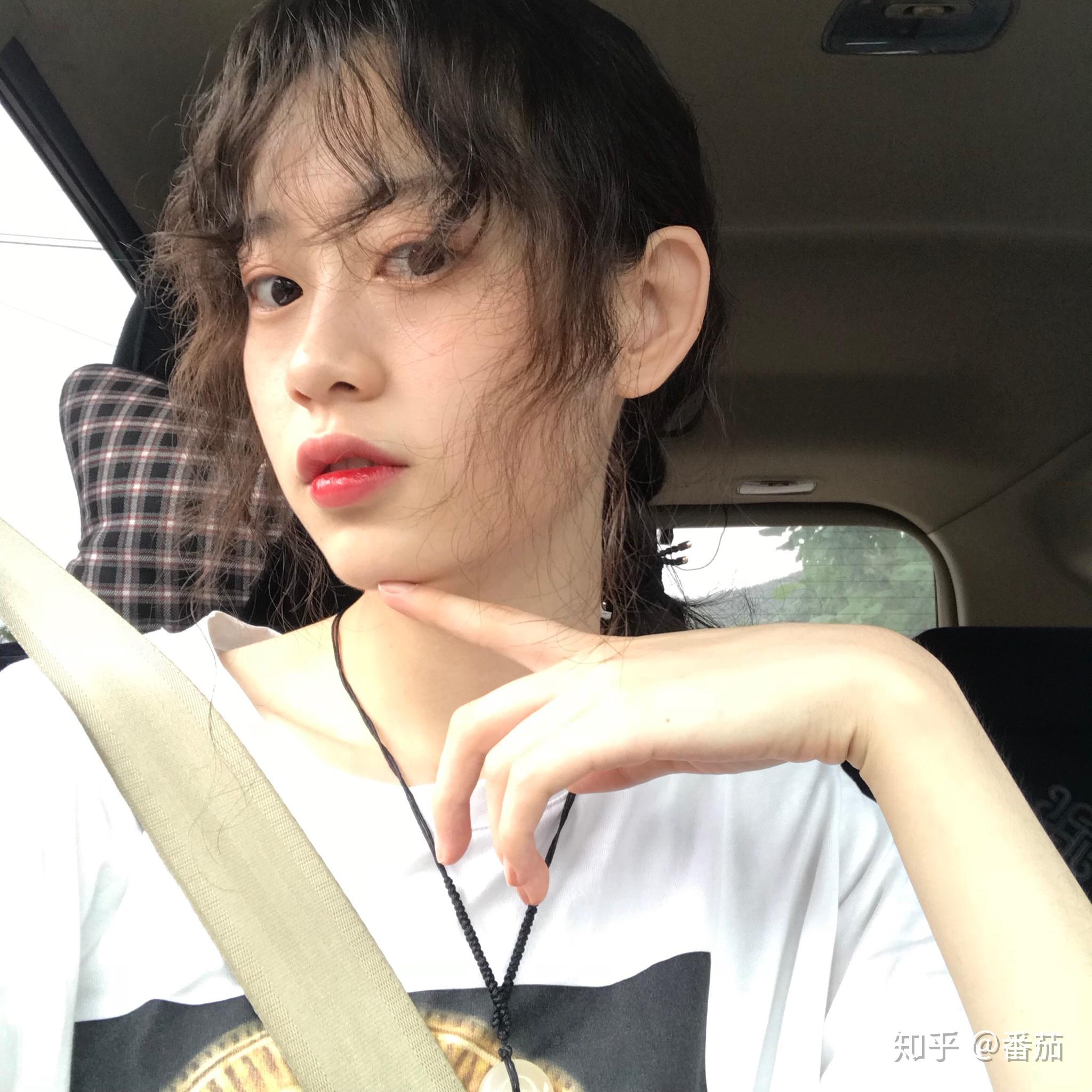 怎么看待发相机自拍原图的女生? - 知乎