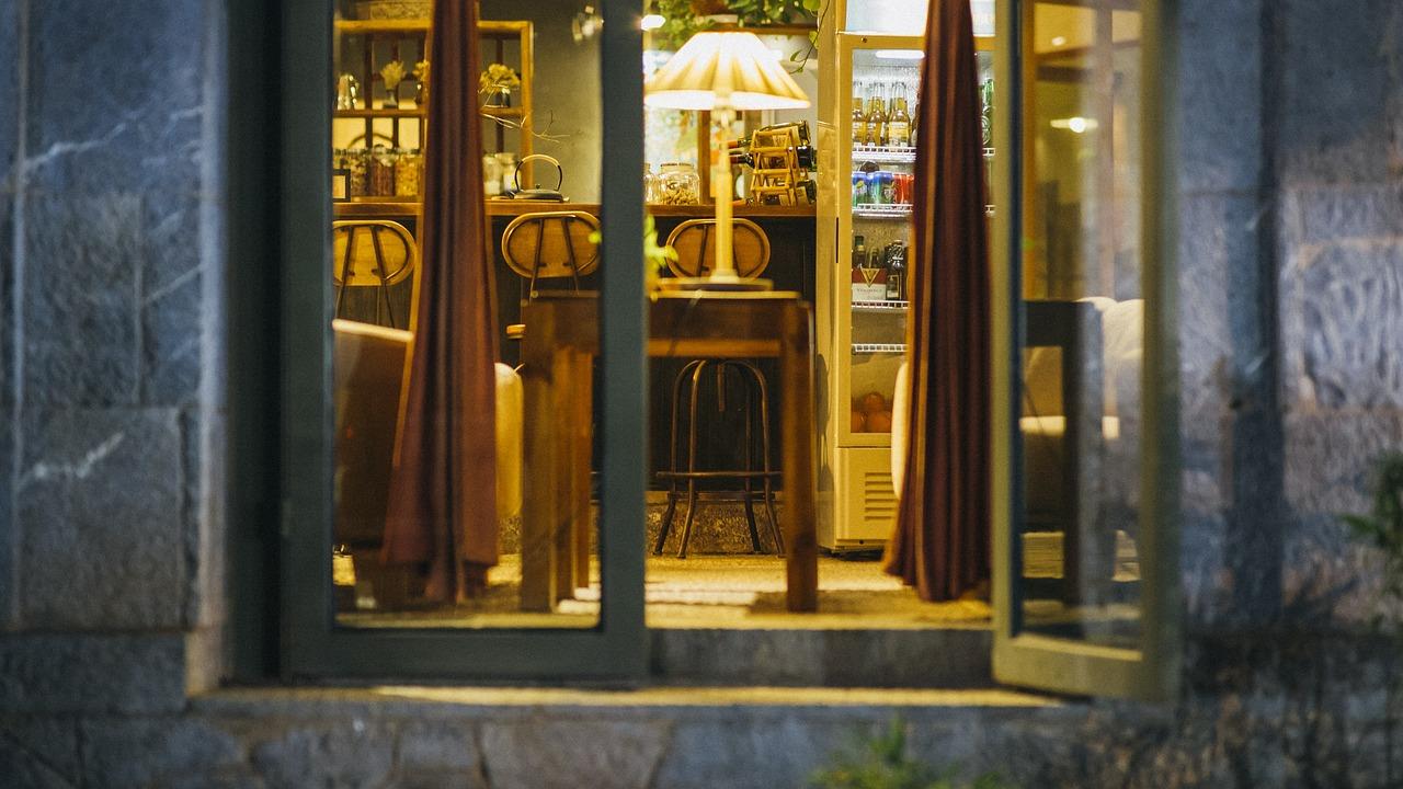 断桥窗户什么颜色好看