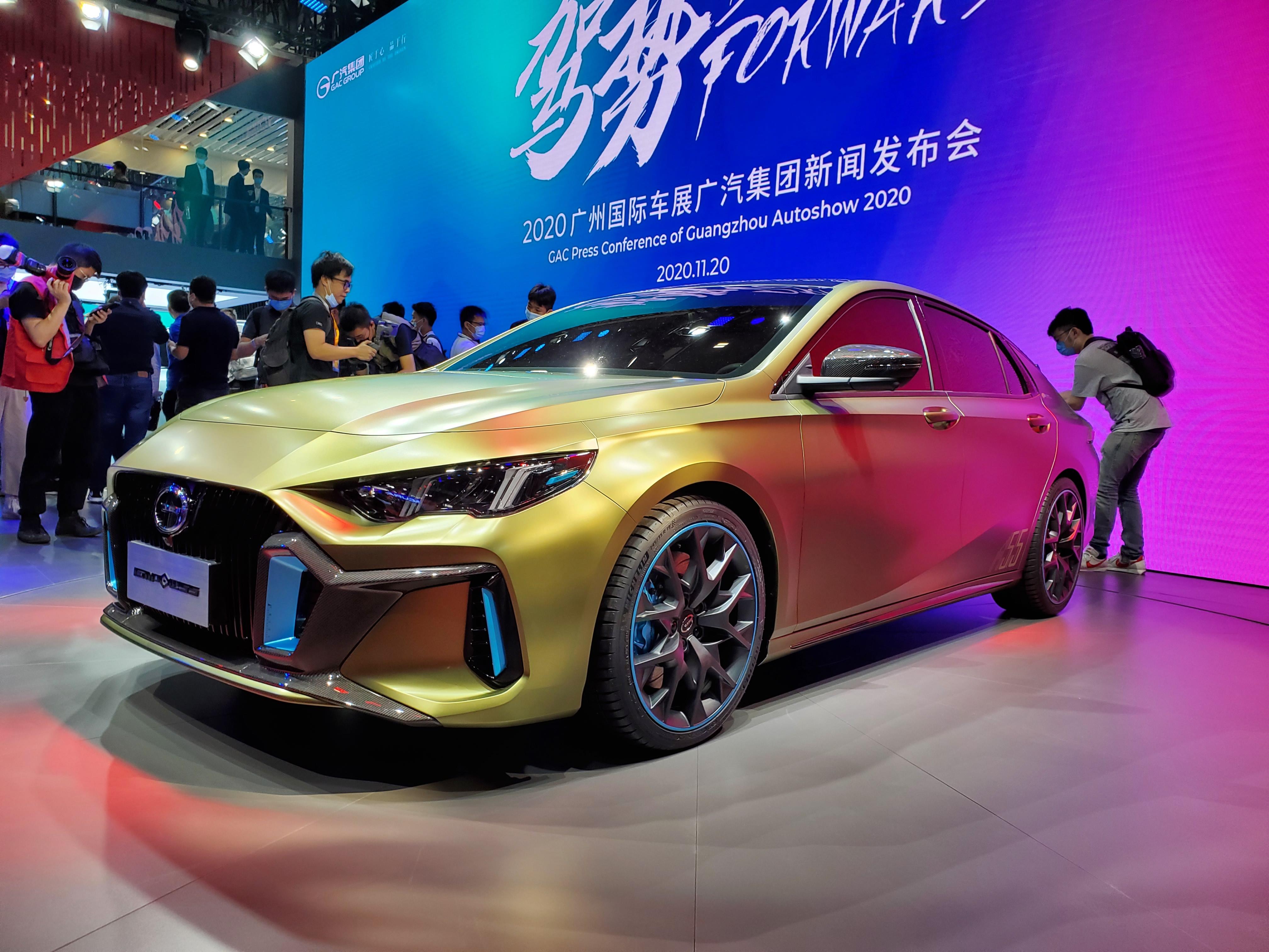 广州车展现场直击传祺全新四门轿跑亮相网友坐等上市