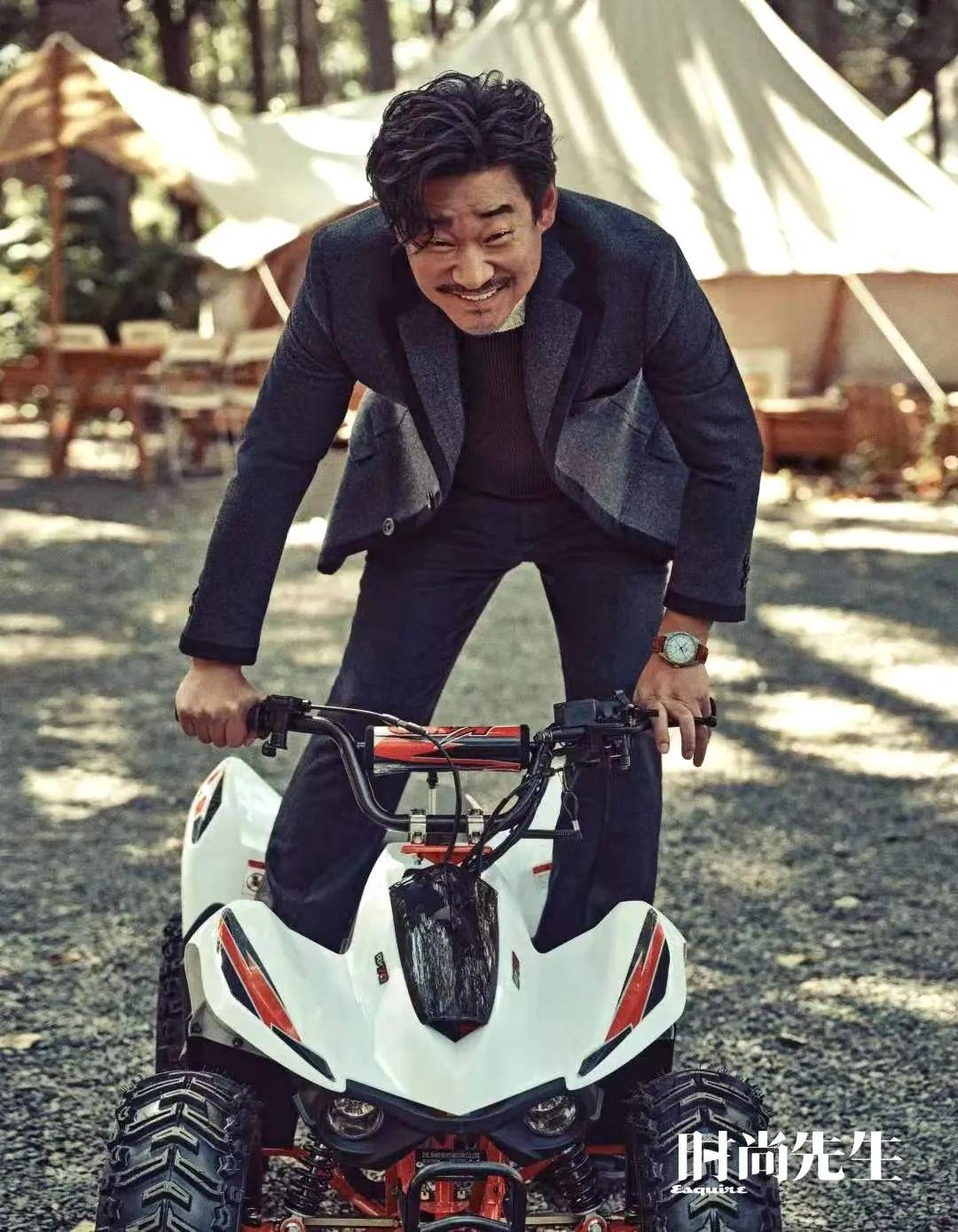 王景春登时尚先生十一月刊封面表演创作才是终极目标