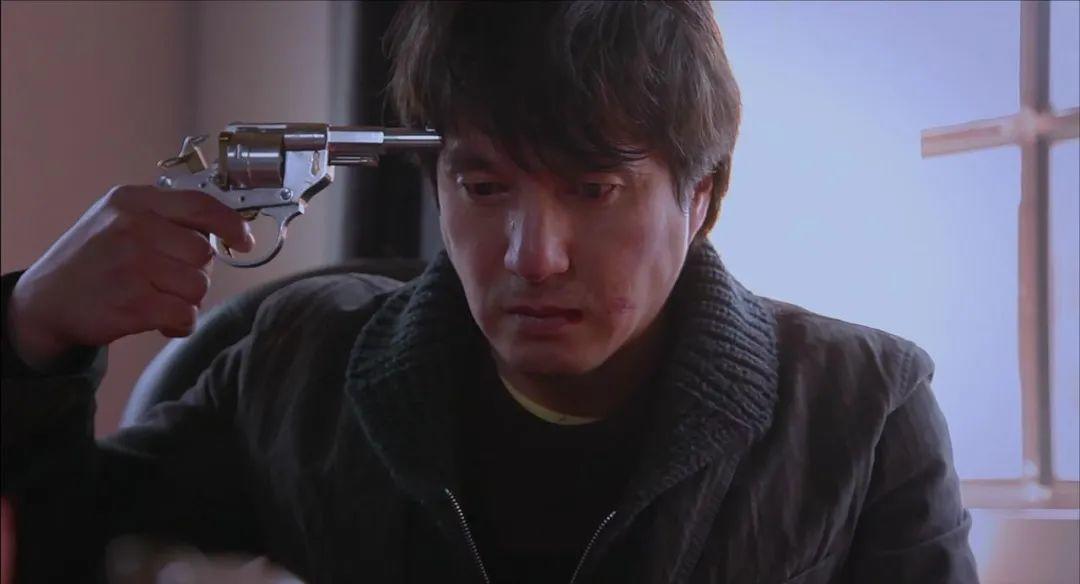 年期间,他写下了《画家与死囚》《二次曝光》和《非法穿越》等剧本,拿