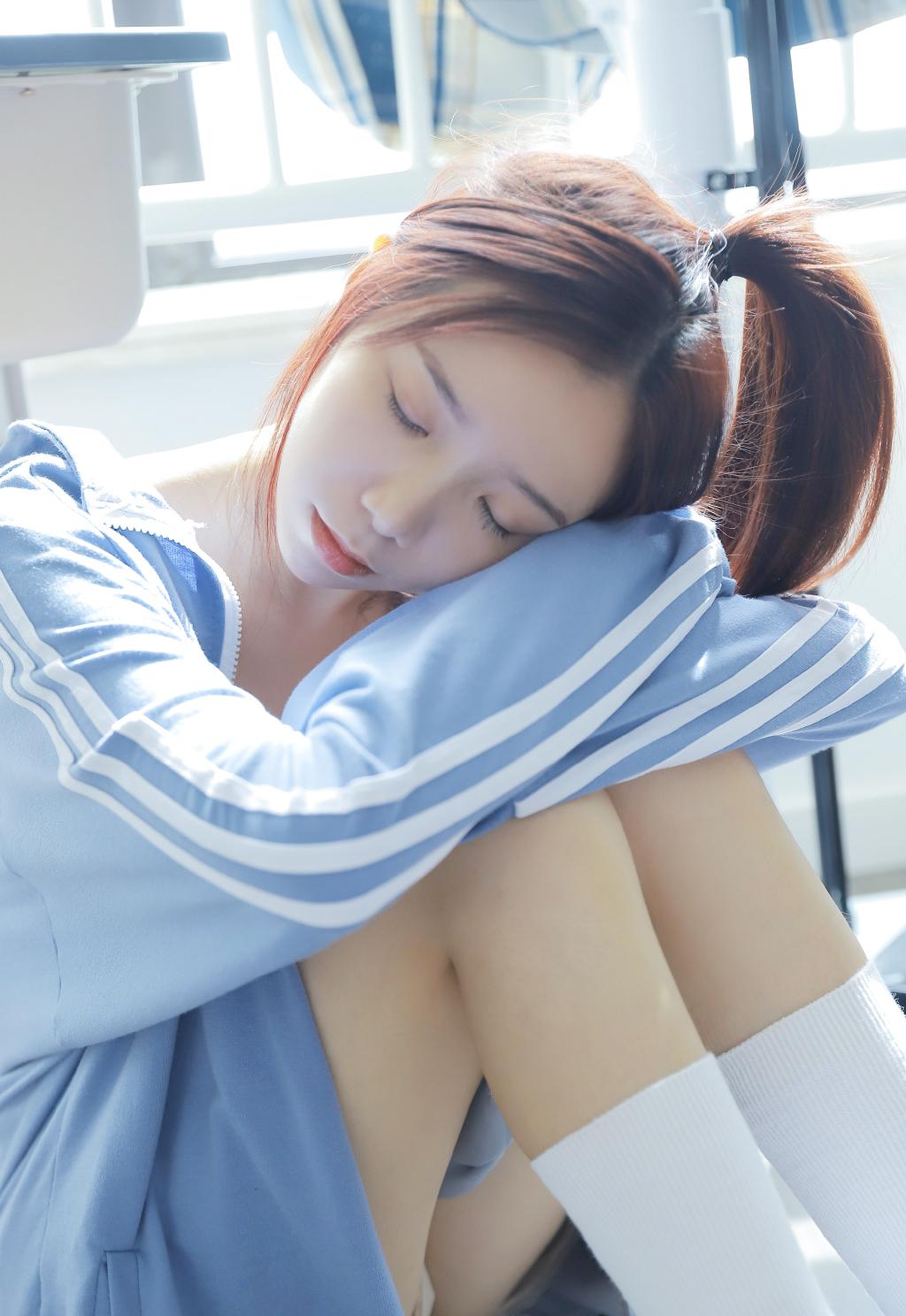 教室美女清新校服美女图片写真,喜欢的请关注我~5 人赞同了该文章拾光