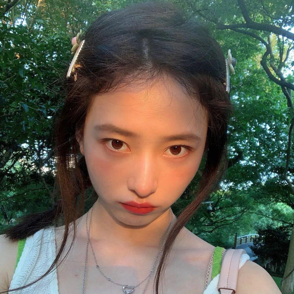 有没有特别好看的女生照片