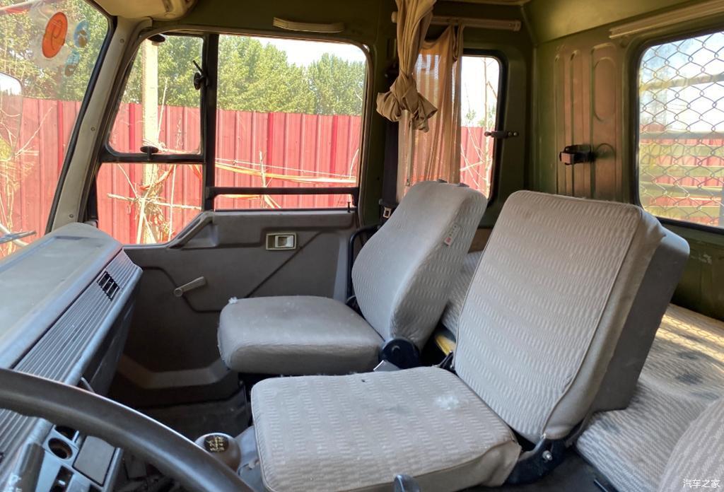 九十年代一汽"平头柴" 解放ca1121j载重卡车